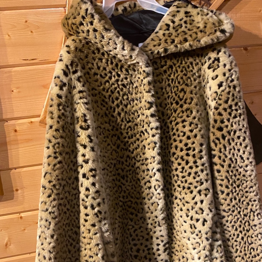 Women’s above knee vintage leopard faux fur coat